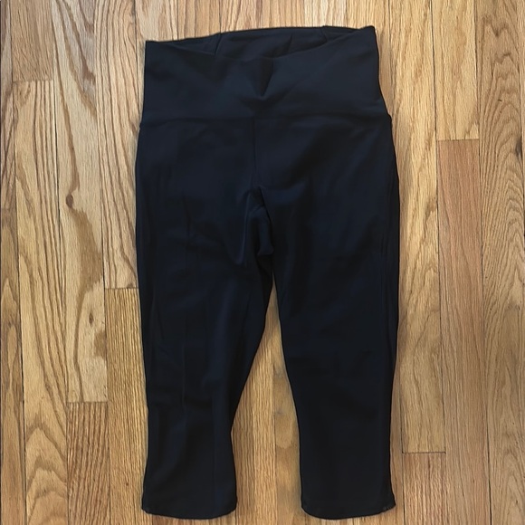 Lululemon 6 Train Times Crop 17" Black Crop Leggings great pre owned condition - Picture 2 of 14